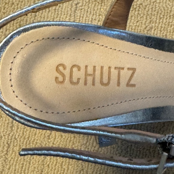 Schutz Platform Silver Sandal. Size 8 - Picture 5 of 7